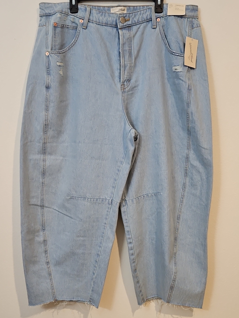 Universal Thread Light Blue High-Rise Relaxed Taper Jeans